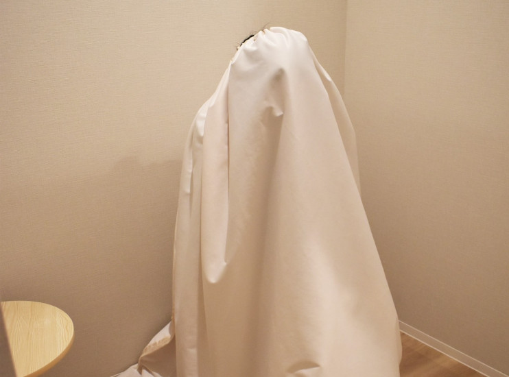 マントを被る